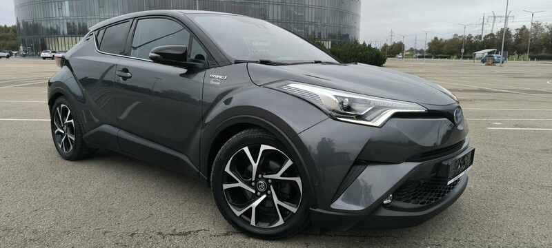 Фотография 10 - Toyota C-HR 2017 г Внедорожник / Кроссовер