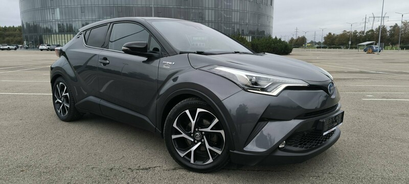 Фотография 11 - Toyota C-HR 2017 г Внедорожник / Кроссовер