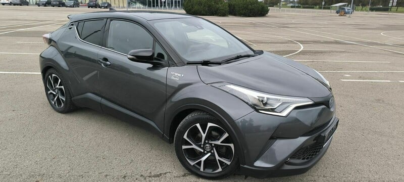 Фотография 13 - Toyota C-HR 2017 г Внедорожник / Кроссовер