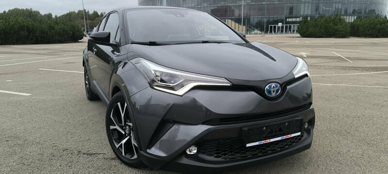 Фотография 14 - Toyota C-HR 2017 г Внедорожник / Кроссовер