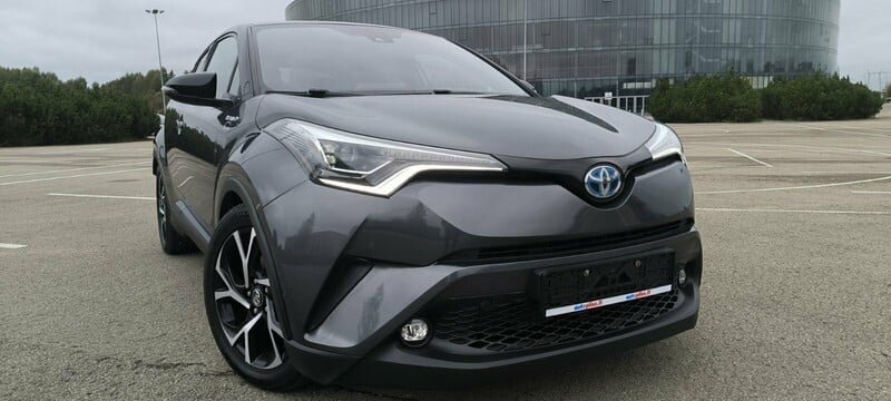 Фотография 15 - Toyota C-HR 2017 г Внедорожник / Кроссовер