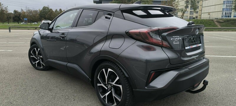 Фотография 16 - Toyota C-HR 2017 г Внедорожник / Кроссовер