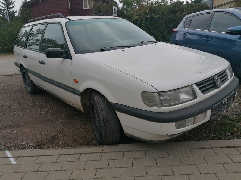 Фотография 4 - Volkswagen Passat 1995 г Универсал