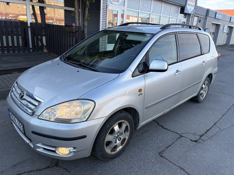 Toyota Avensis Verso 2002 y Van