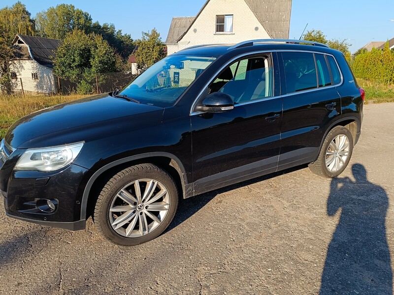 Volkswagen Tiguan 2010 г Внедорожник / Кроссовер