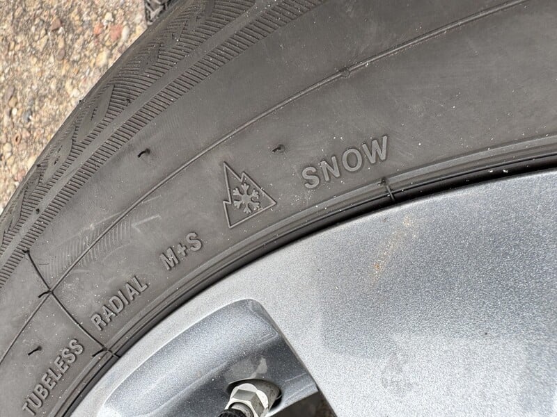 Photo 10 - Bridgestone Siunciam, 5mm R18 winter tyres passanger car