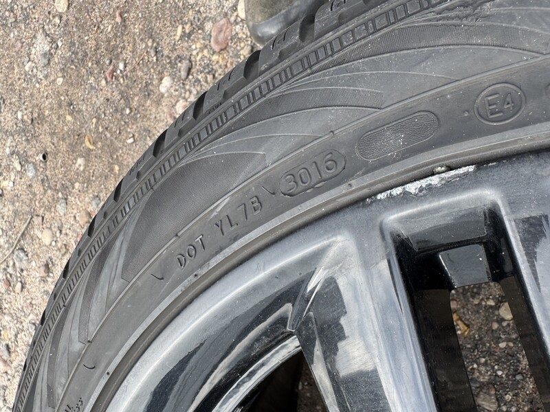 Photo 13 - Nokian Siunciam, 6-7mm R19 winter tyres passanger car