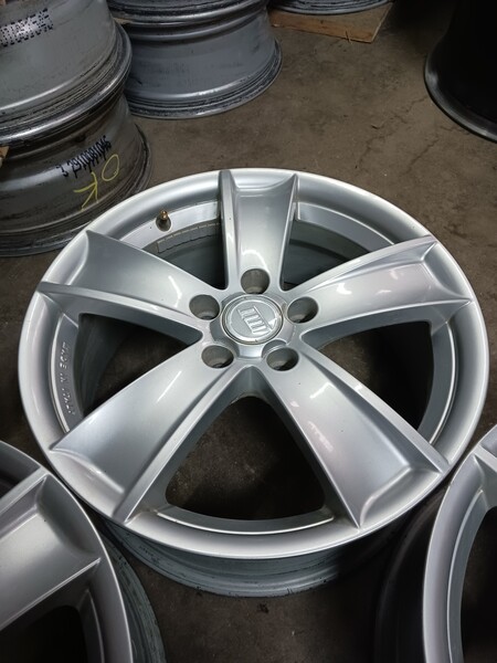 Photo 3 - MKW light alloy R17 rims