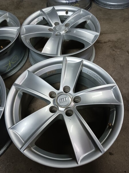 Photo 5 - MKW light alloy R17 rims