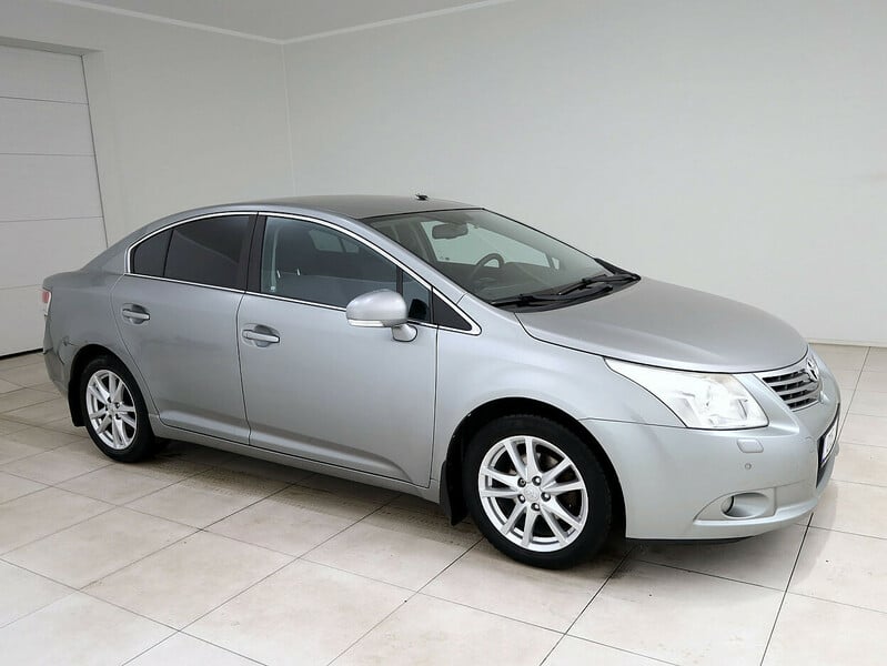 Toyota Avensis 2010 г Седан