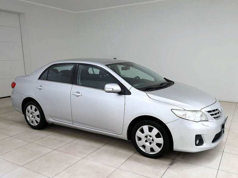 Toyota Corolla 2012 г Седан