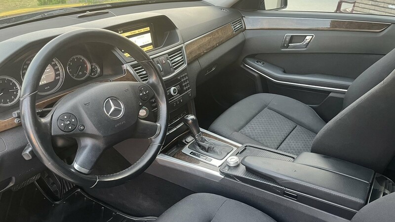 Photo 19 - Mercedes-Benz E 220 Blue Efficiency 2010 y