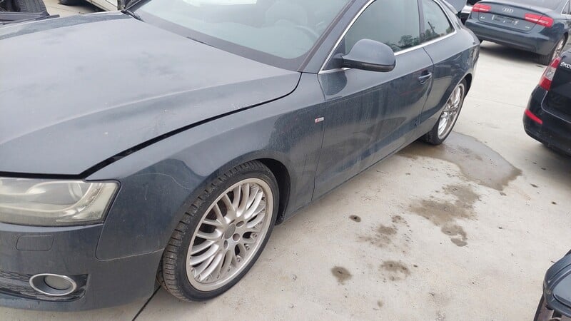 Photo 2 - Audi A5 2008 y parts