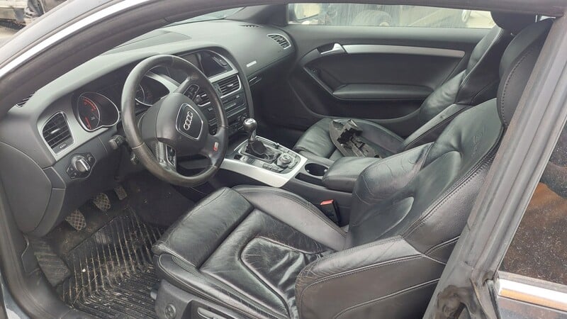 Photo 4 - Audi A5 2008 y parts