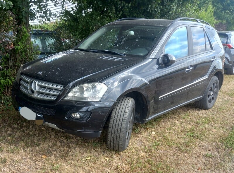 Mercedes-Benz ML 320 2006 г Внедорожник / Кроссовер