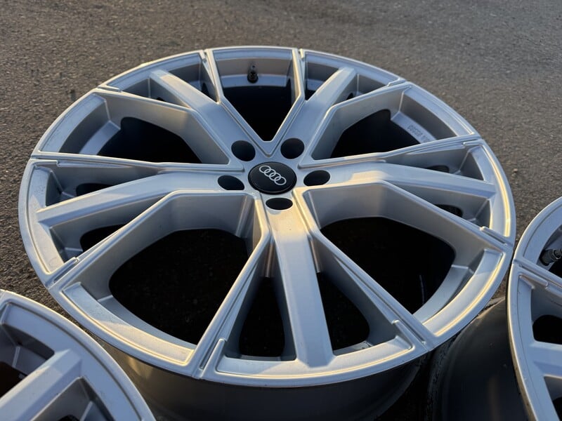 Photo 5 - Audi Siunciam, 9J ET20 light alloy R20 rims