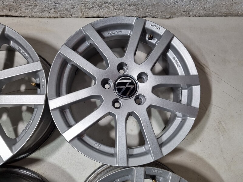 Photo 5 - Volkswagen R16 Golf light alloy R16 rims