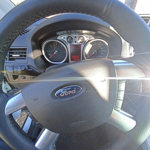 Photo 10 - Ford Kuga 2010 y Off-road / Crossover