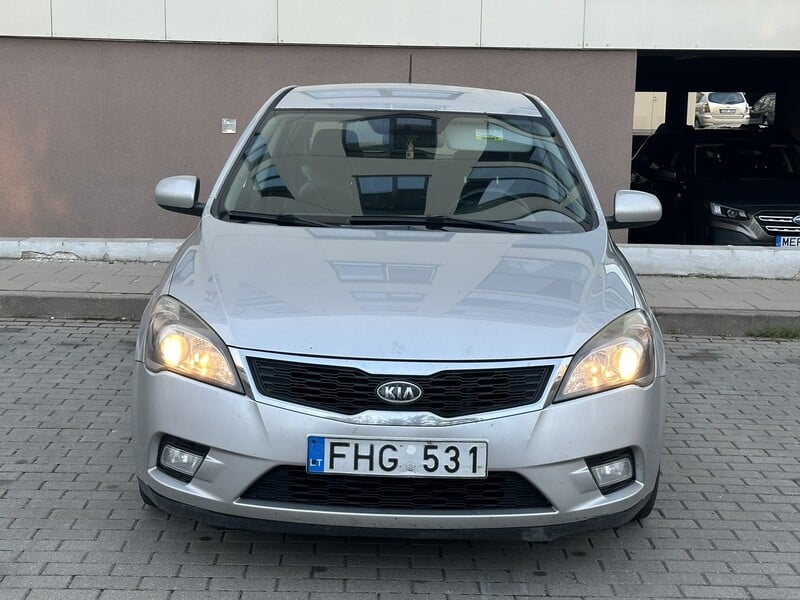 Photo 1 - Kia Cee'd 2011 y Hatchback