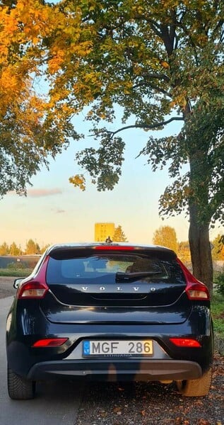 Фотография 10 - Volvo V40 2013 г Хэтчбек