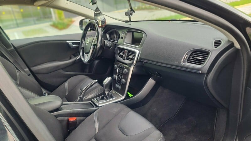 Фотография 14 - Volvo V40 2013 г Хэтчбек