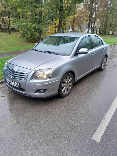 Фотография 8 - Toyota Avensis 2008 г Седан