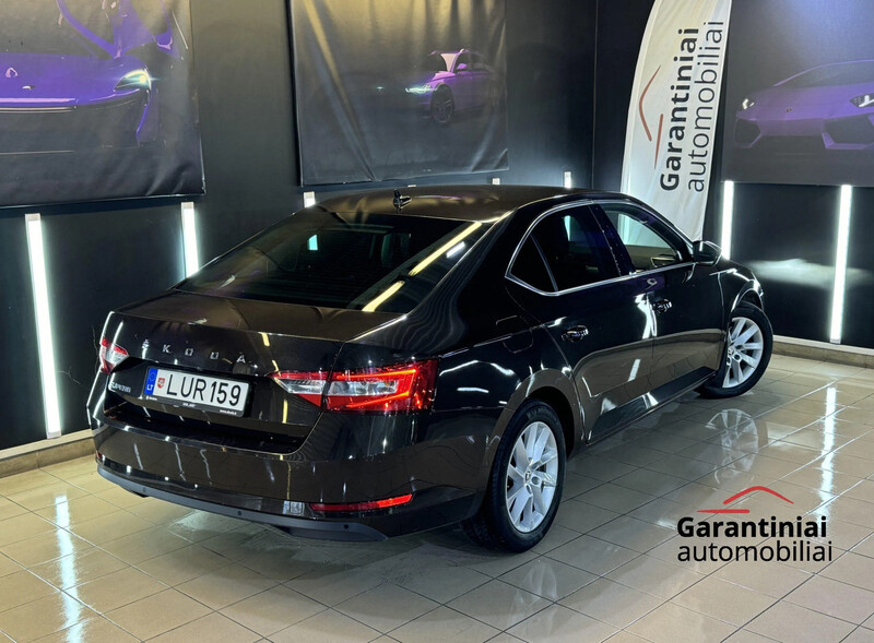 Photo 2 - Skoda Superb 2021 y Sedan