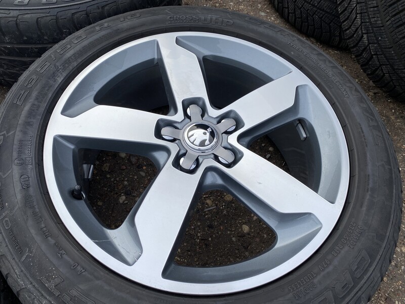 Photo 3 - Skoda Siunciam, 7J ET43 light alloy R18 rims