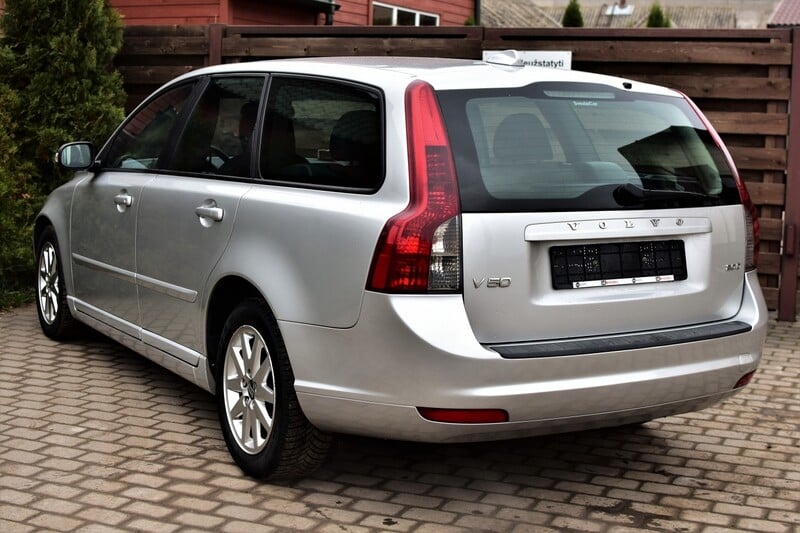 Фотография 7 - Volvo V50 2008 г Универсал