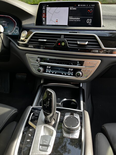 Photo 15 - Bmw 745 2022 y Sedan