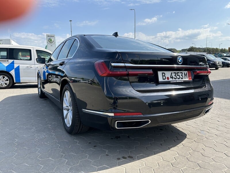 Photo 3 - Bmw 745 2022 y Sedan