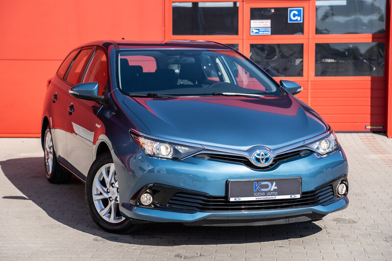 Photo 2 - Toyota Auris 2016 y Wagon