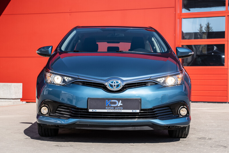 Photo 3 - Toyota Auris 2016 y Wagon