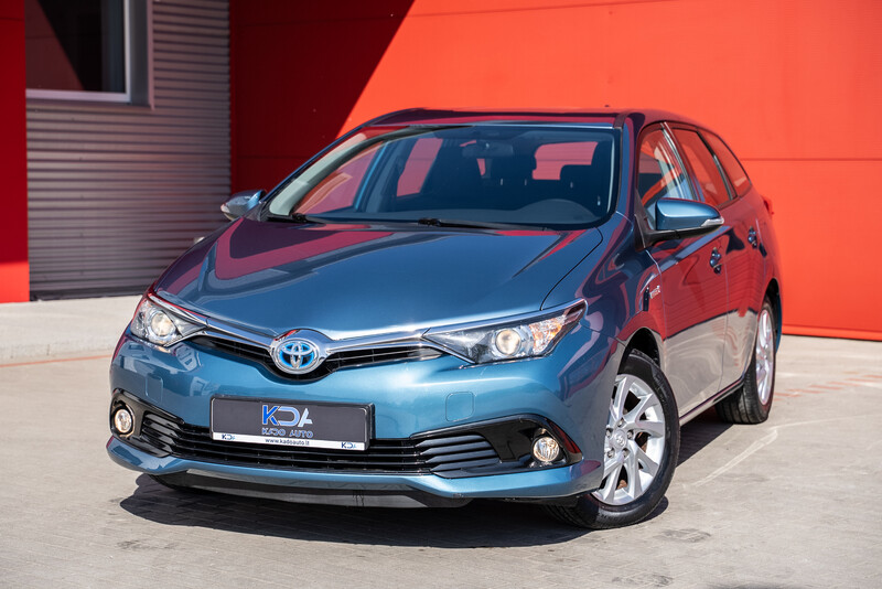 Photo 4 - Toyota Auris 2016 y Wagon