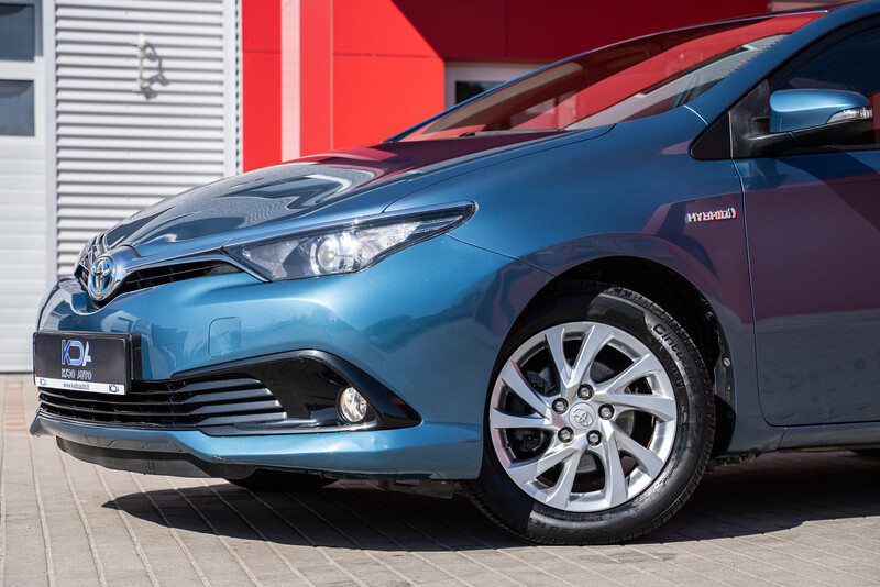 Photo 6 - Toyota Auris 2016 y Wagon