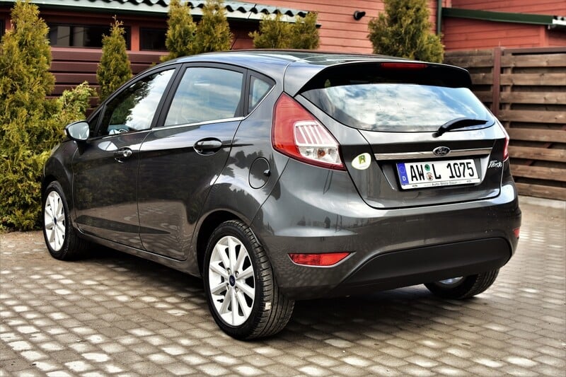 Photo 5 - Ford Fiesta 2016 y Hatchback