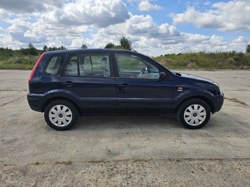 Photo 4 - Ford Fusion 2004 y Hatchback