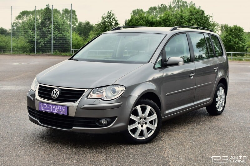 Volkswagen Touran 2009 г Минивэн