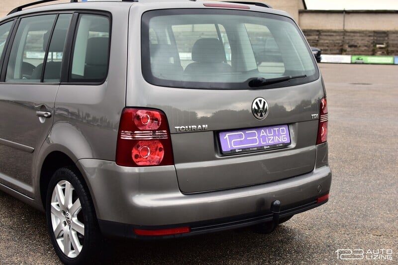 Фотография 8 - Volkswagen Touran 2009 г Минивэн