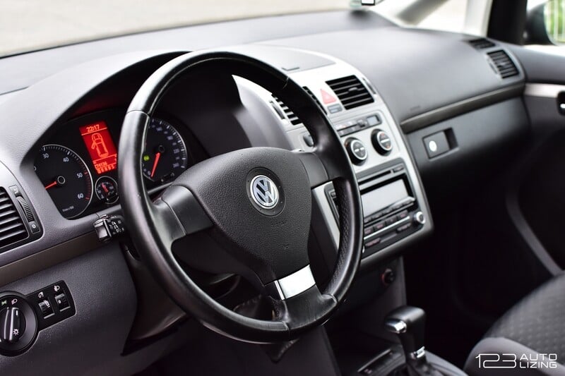 Фотография 21 - Volkswagen Touran 2009 г Минивэн