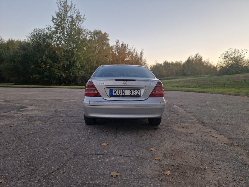 Photo 3 - Mercedes-Benz C 220 2003 y Sedan