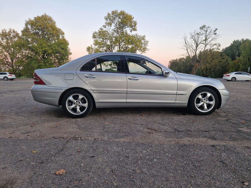 Photo 4 - Mercedes-Benz C 220 2003 y Sedan