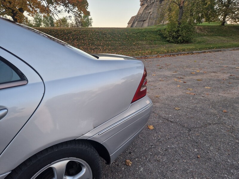 Photo 11 - Mercedes-Benz C 220 2003 y Sedan