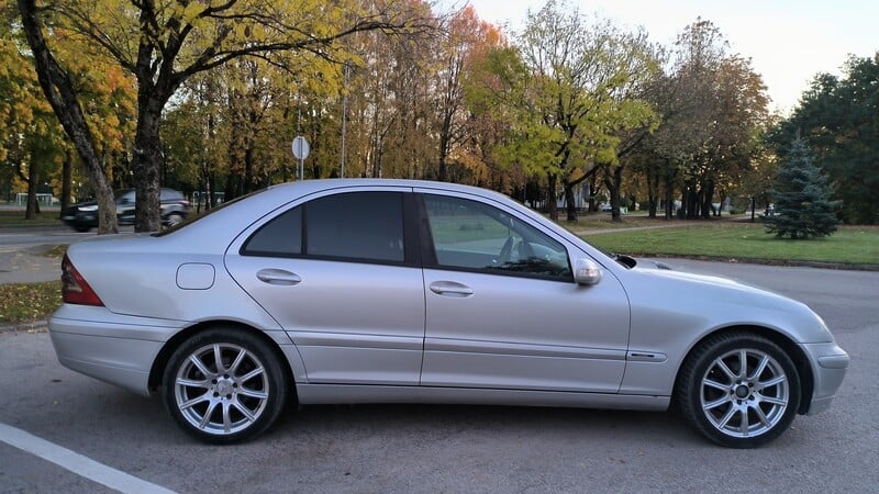 Фотография 2 - Mercedes-Benz C 220 2004 г Седан