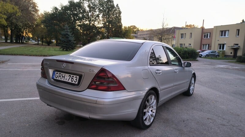 Фотография 3 - Mercedes-Benz C 220 2004 г Седан