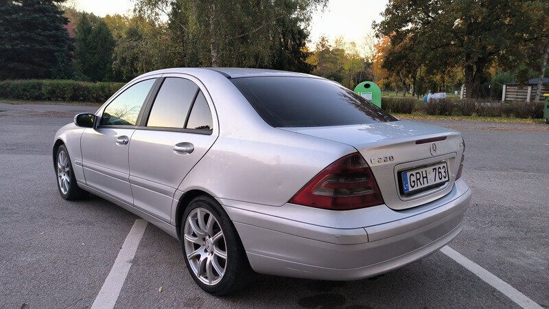 Фотография 4 - Mercedes-Benz C 220 2004 г Седан