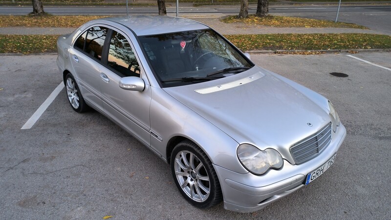 Photo 7 - Mercedes-Benz C 220 2004 y Sedan