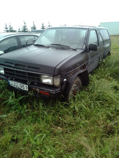 Nissan Terrano 1988 m Visureigis / Krosoveris