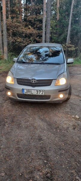 Toyota Corolla Verso I D4D 2002 y