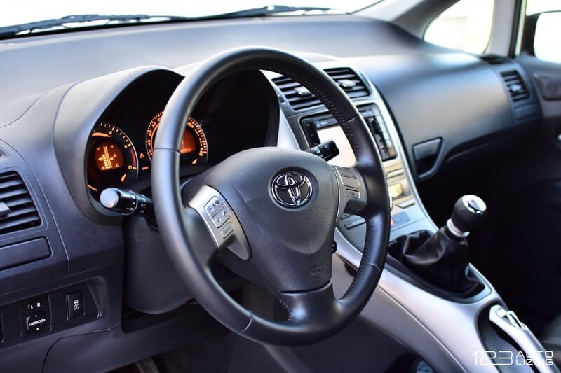 Photo 23 - Toyota Auris 2009 y Hatchback